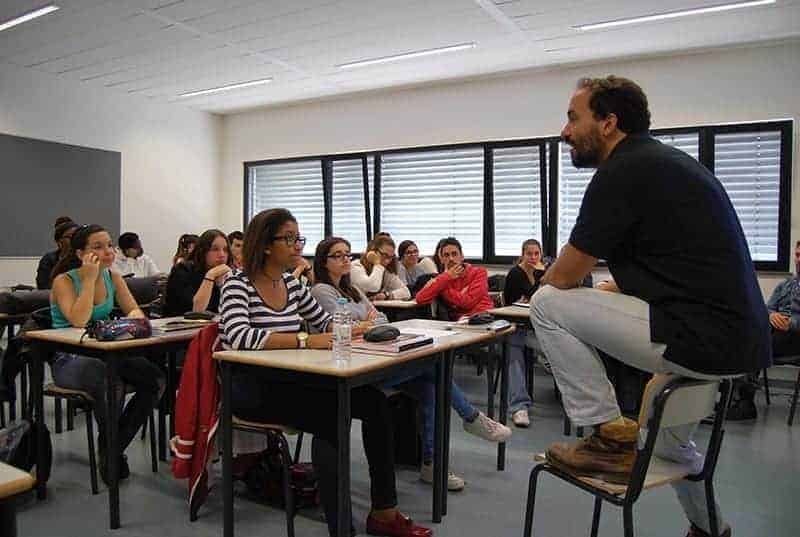Educar os mais novos para o teatro