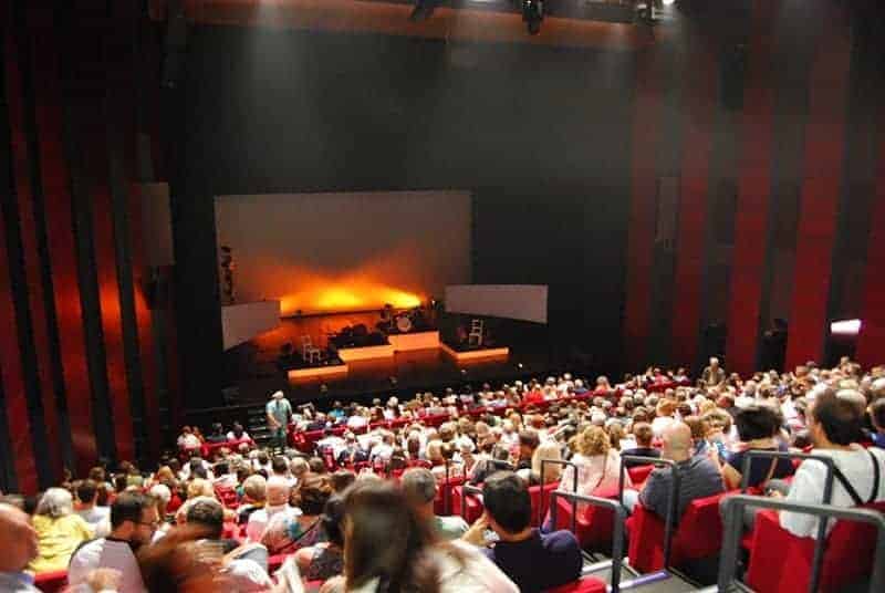 Deolinda inaugura rentrée do TMJB com sala cheia