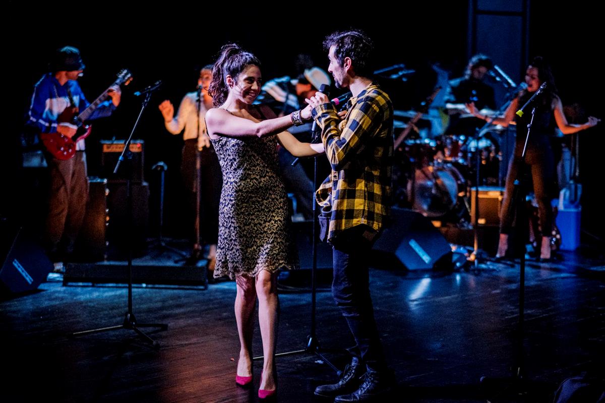 Fazer Brecht como um musical dos tempos modernos